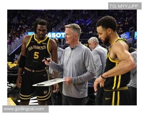 雷霆与76人激战正酣球迷热议比赛精彩瞬间与战术对决 雷霆与76人激战正酣球迷热议比赛精彩瞬间与战术对决