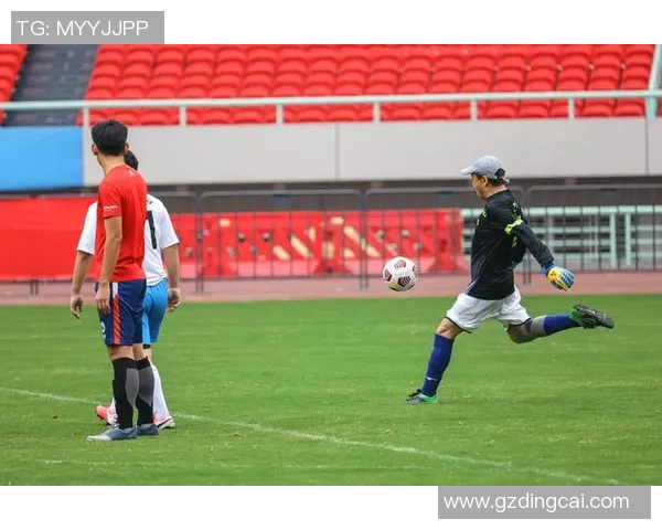 河床队与利加大学的激烈对决揭示足球战术与球队实力的较量 河床队与利加大学的激烈对决揭示足球战术与球队实力的较量